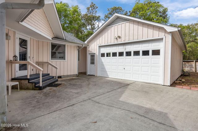 503 Fern Creek Lane, Carolina Beach, NC 28428