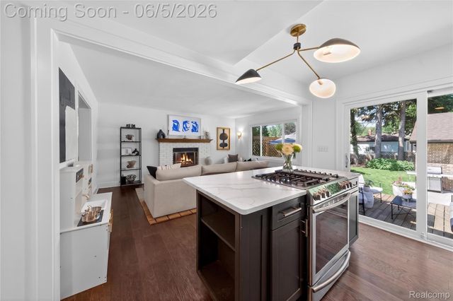 108 Maplefield Road, Pleasant Ridge, MI 48069