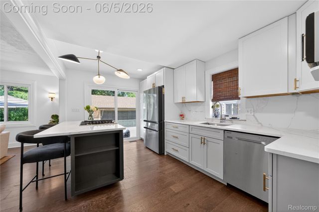 108 Maplefield Road, Pleasant Ridge, MI 48069