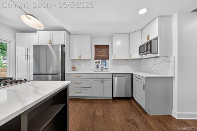 108 Maplefield Road, Pleasant Ridge, MI 48069