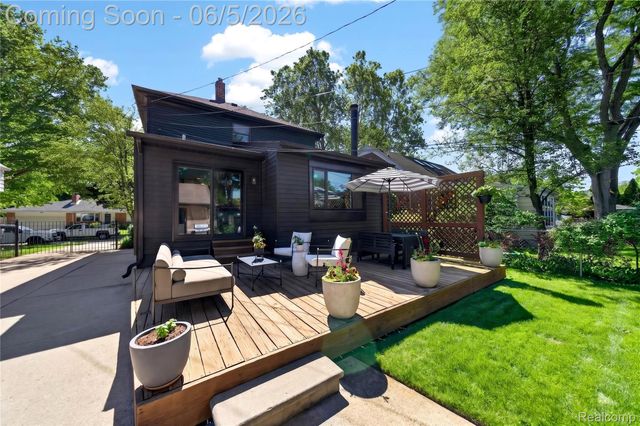 108 Maplefield Road, Pleasant Ridge, MI 48069