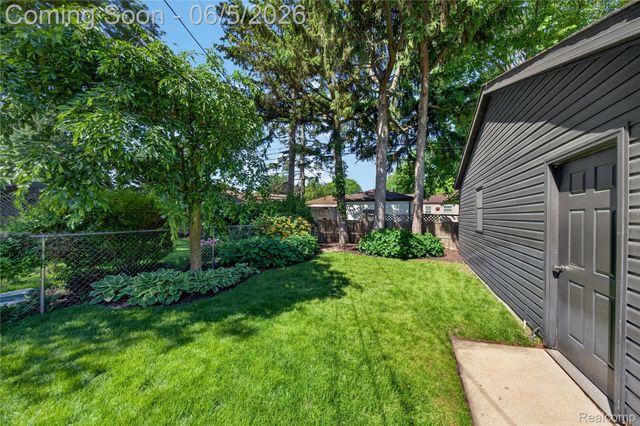 108 Maplefield Road, Pleasant Ridge, MI 48069
