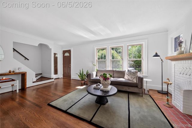 108 Maplefield Road, Pleasant Ridge, MI 48069