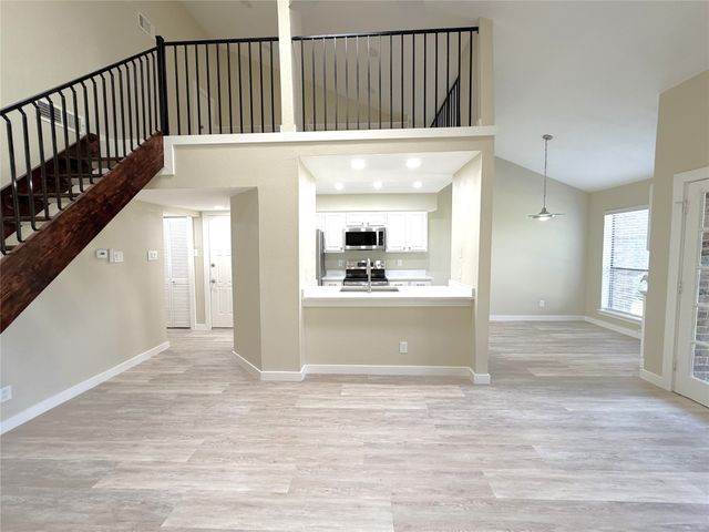 7525 Holly Hill Drive 16, Dallas, TX 75231