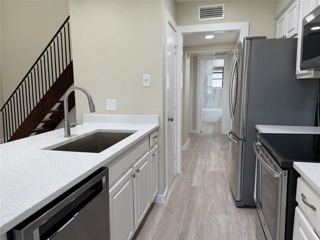7525 Holly Hill Drive 16, Dallas, TX 75231