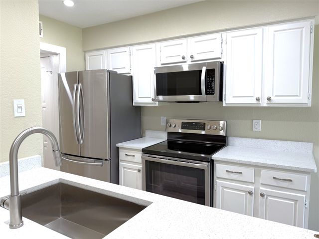7525 Holly Hill Drive 16, Dallas, TX 75231