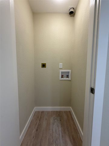 7525 Holly Hill Drive 16, Dallas, TX 75231