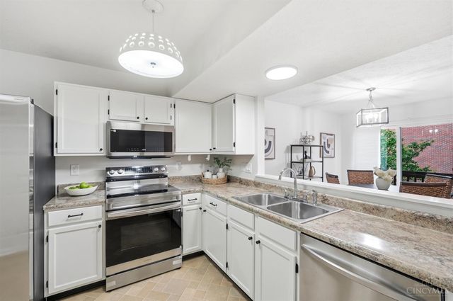 1013 John Street, Cincinnati, OH 45203