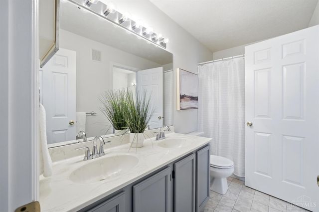 1013 John Street, Cincinnati, OH 45203