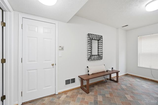 1013 John Street, Cincinnati, OH 45203