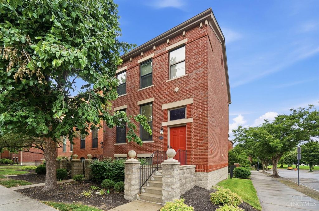 1013 John Street, Cincinnati, OH 45203