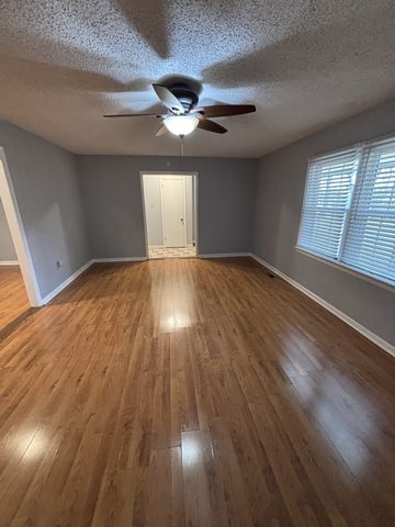 106 Carol Dr, Murfreesboro, TN 37128