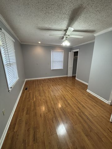 106 Carol Dr, Murfreesboro, TN 37128