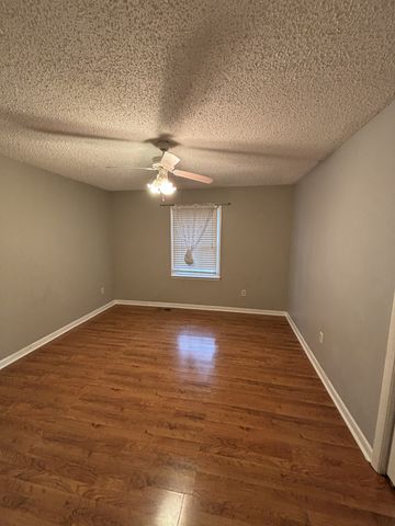 106 Carol Dr, Murfreesboro, TN 37128