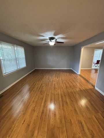 106 Carol Dr, Murfreesboro, TN 37128