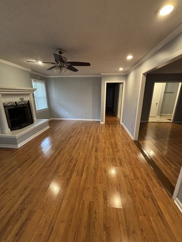 106 Carol Dr, Murfreesboro, TN 37128