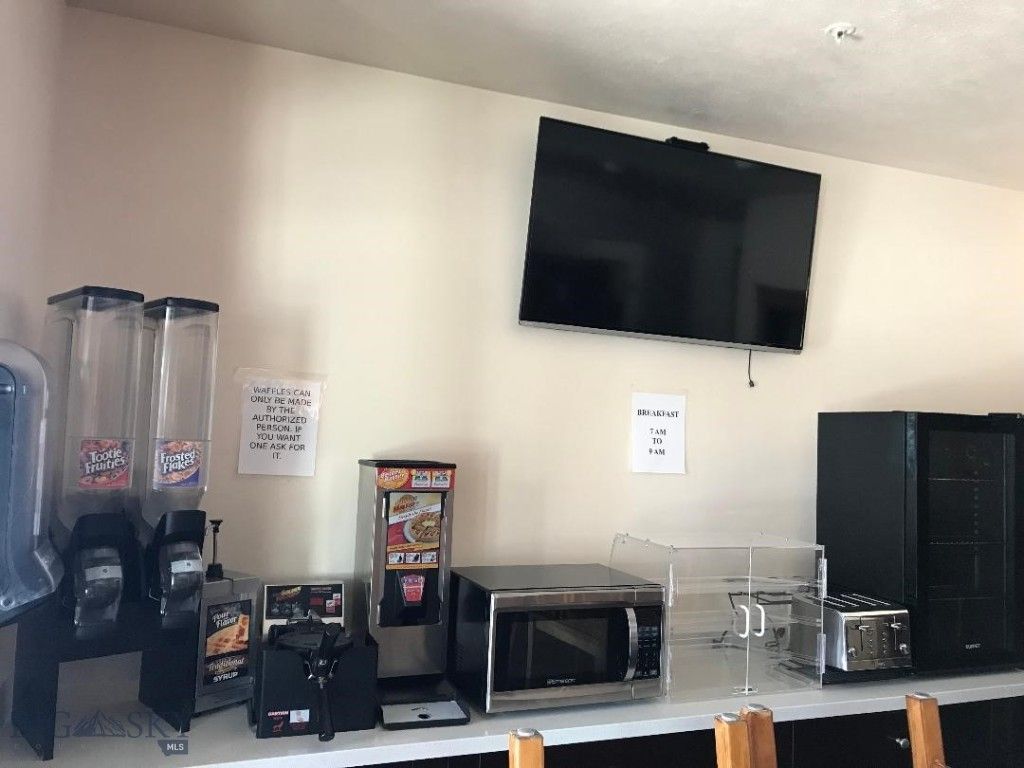 101 S Electric Street, West Yellowstone, MT 59758 photo 9