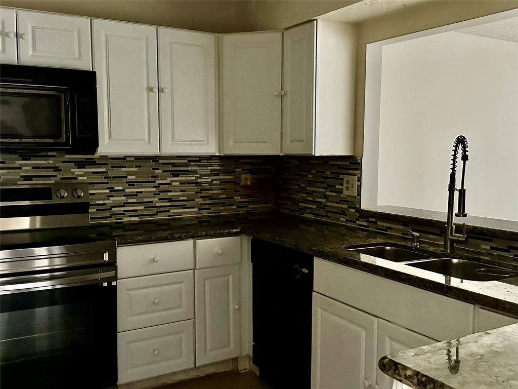 22415 SW 61st Way 202, Boca Raton, FL 33428