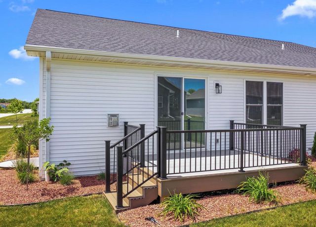 1901 HIDDEN HOLLOW LANE, Manitowoc, WI 54220