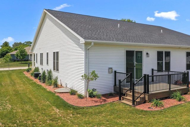 1901 HIDDEN HOLLOW LANE, Manitowoc, WI 54220