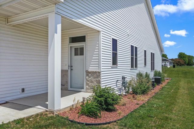 1901 HIDDEN HOLLOW LANE, Manitowoc, WI 54220