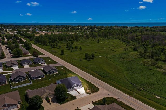 1901 HIDDEN HOLLOW LANE, Manitowoc, WI 54220