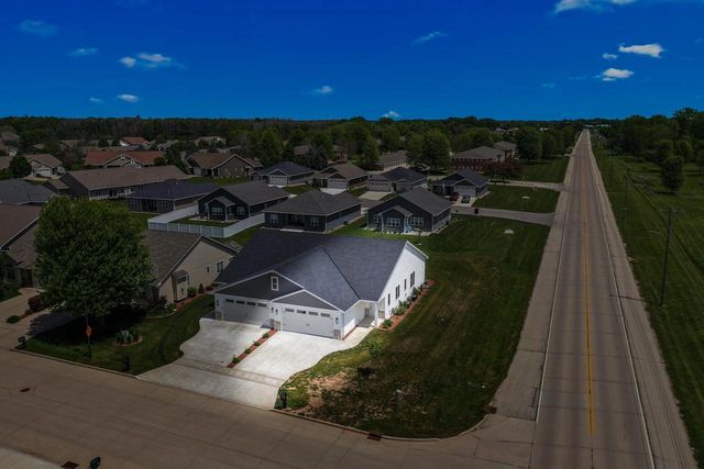 1901 HIDDEN HOLLOW LANE, Manitowoc, WI 54220