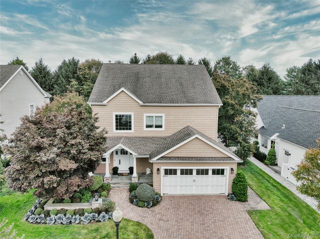 14 Esmond Avenue, Melville, NY 11747