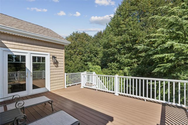 14 Esmond Avenue, Melville, NY 11747