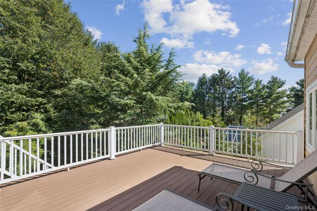 14 Esmond Avenue, Melville, NY 11747