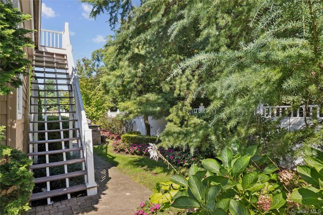 14 Esmond Avenue, Melville, NY 11747