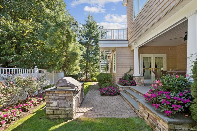 14 Esmond Avenue, Melville, NY 11747