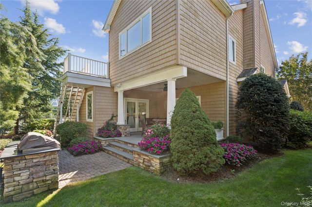 14 Esmond Avenue, Melville, NY 11747