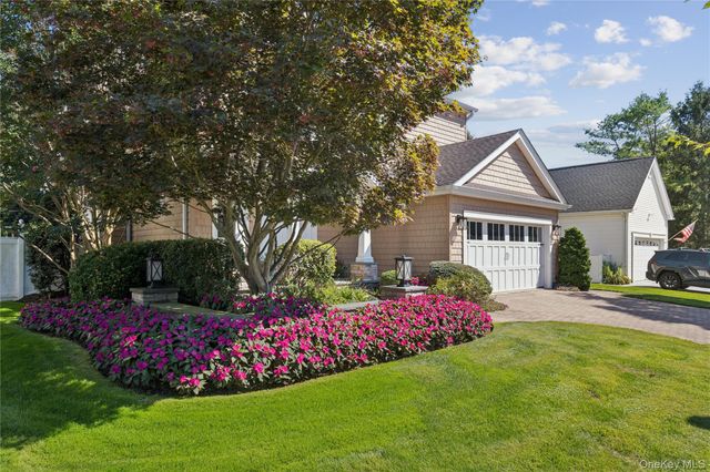 14 Esmond Avenue, Melville, NY 11747