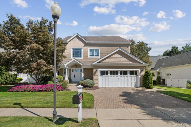 14 Esmond Avenue, Melville, NY 11747