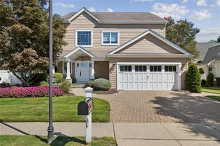 14 Esmond Avenue, Melville, NY 11747