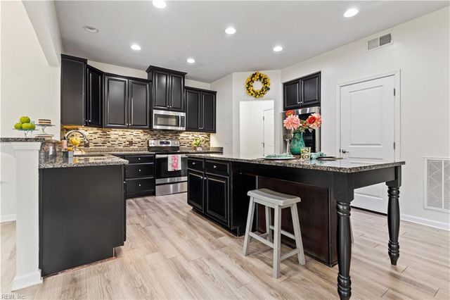 184 Patriots Walke DR, Suffolk, VA 23434