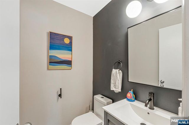 518 River Renaissance B18, East Rutherford, NJ 07073