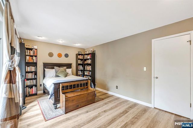 518 River Renaissance B18, East Rutherford, NJ 07073