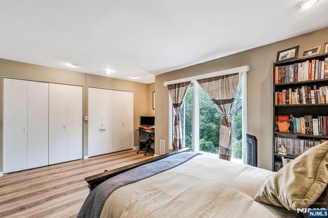 518 River Renaissance B18, East Rutherford, NJ 07073