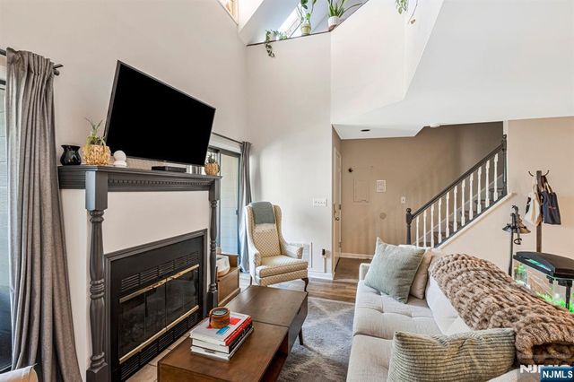 518 River Renaissance B18, East Rutherford, NJ 07073