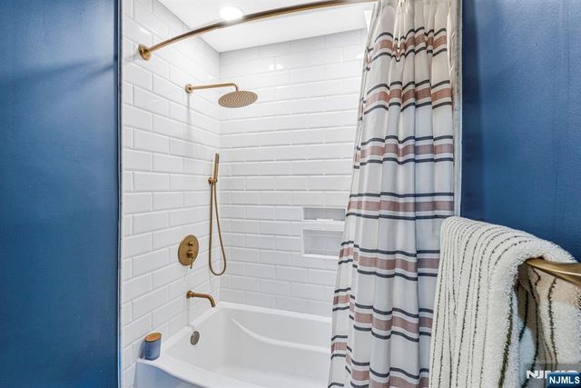 518 River Renaissance B18, East Rutherford, NJ 07073