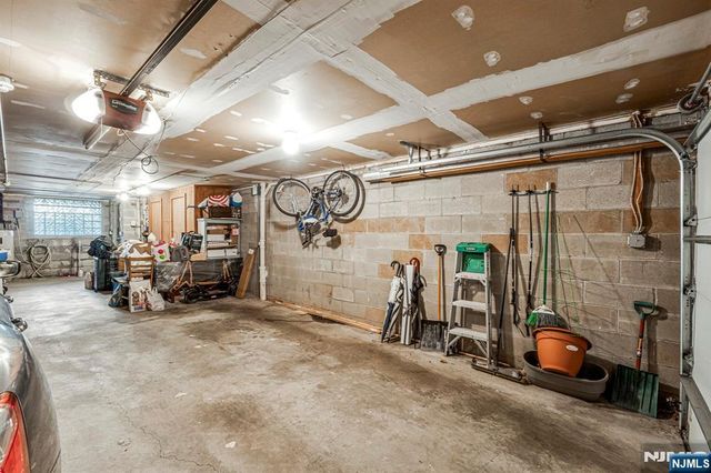 518 River Renaissance B18, East Rutherford, NJ 07073