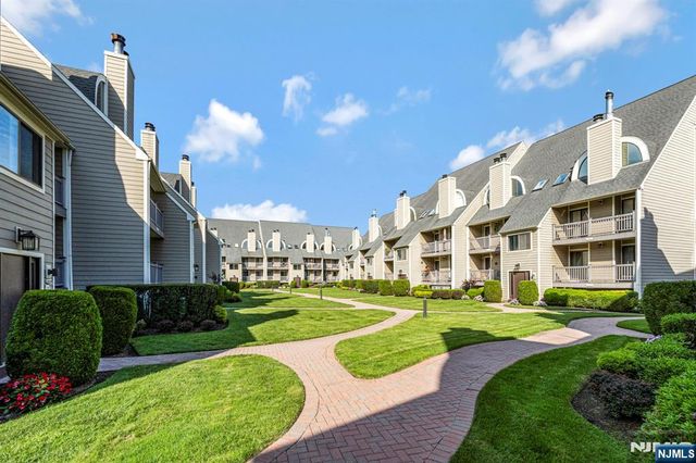 518 River Renaissance B18, East Rutherford, NJ 07073