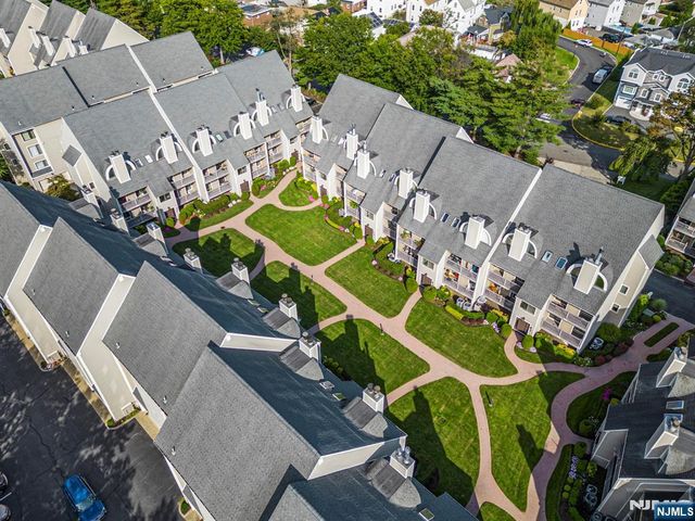 518 River Renaissance B18, East Rutherford, NJ 07073