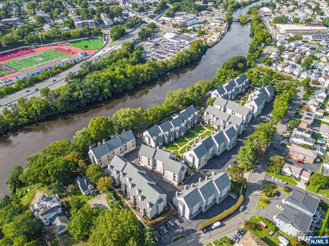 518 River Renaissance B18, East Rutherford, NJ 07073