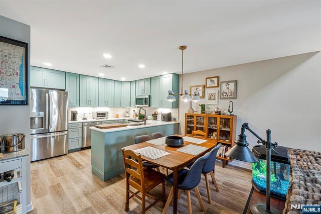 518 River Renaissance B18, East Rutherford, NJ 07073