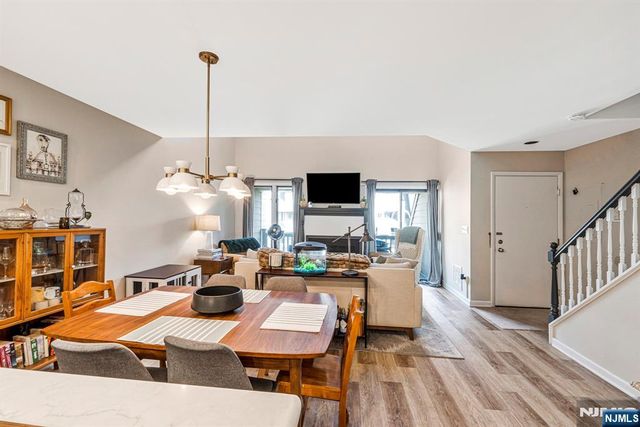 518 River Renaissance B18, East Rutherford, NJ 07073