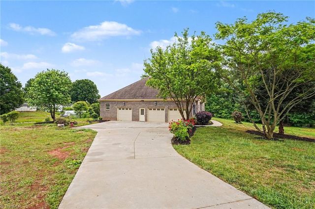 6250 Vance Road, Kernersville, NC 27284