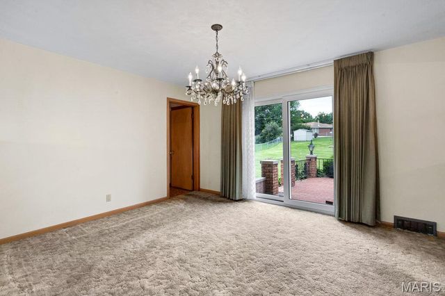 10629 Knollside Circle, St Louis, MO 63123